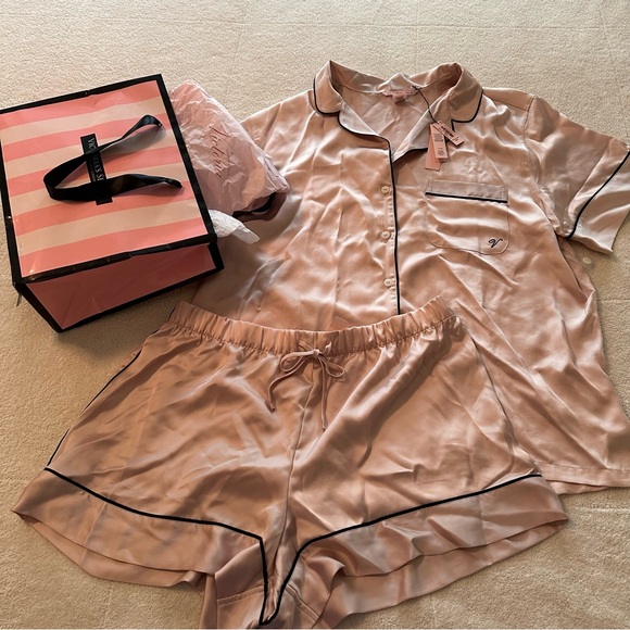 NEW Victoria’s Secret Satin Pink PJ Set M
